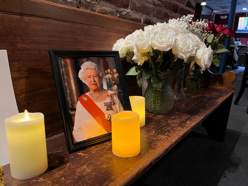 Mourners gather at Wilmington pub before dawn to watch Queen Elizabeth’s funeral