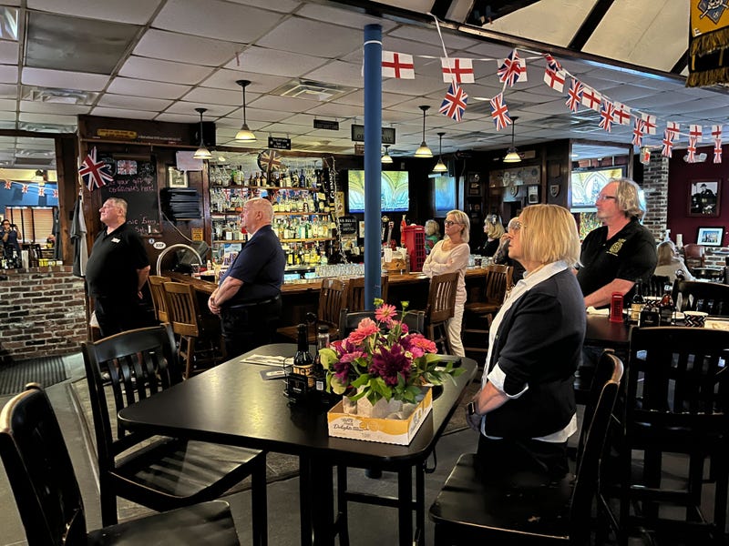 Mourners gather at Wilmington pub before dawn to watch Queen Elizabeth’s funeral
