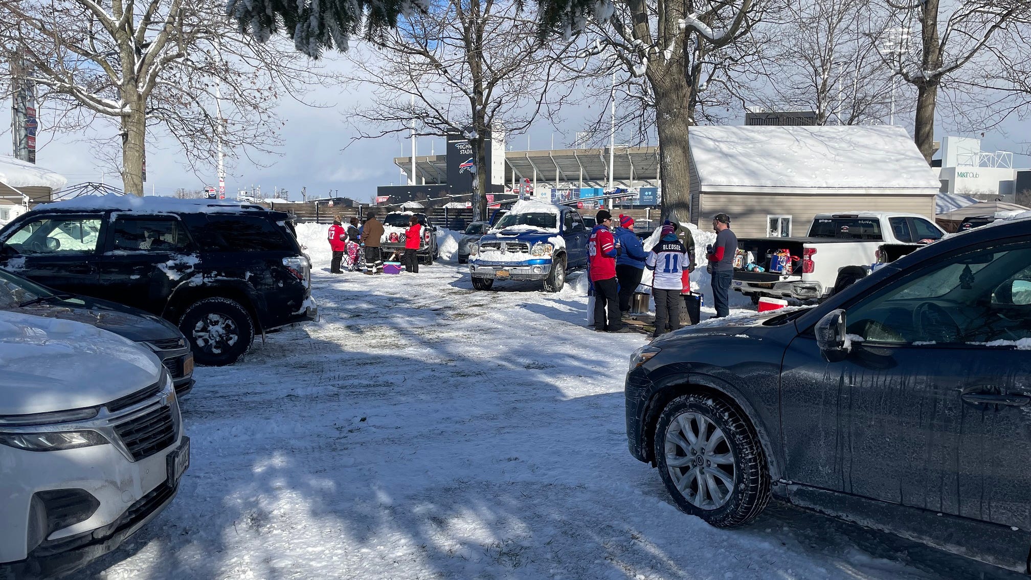 Bills fans help clear stadium, lots ahead of Monday's playoff game