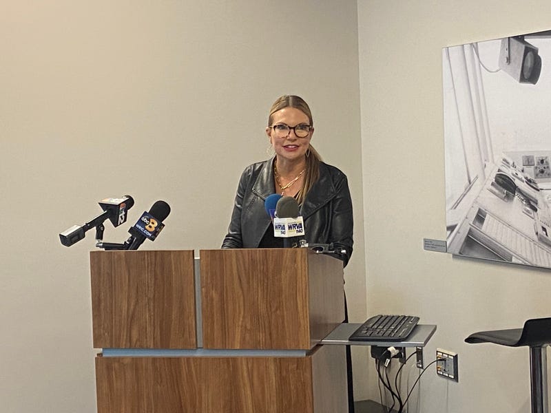 Breeze's Vice President of Marketing, Angela Vargo, gives announcement at RIC