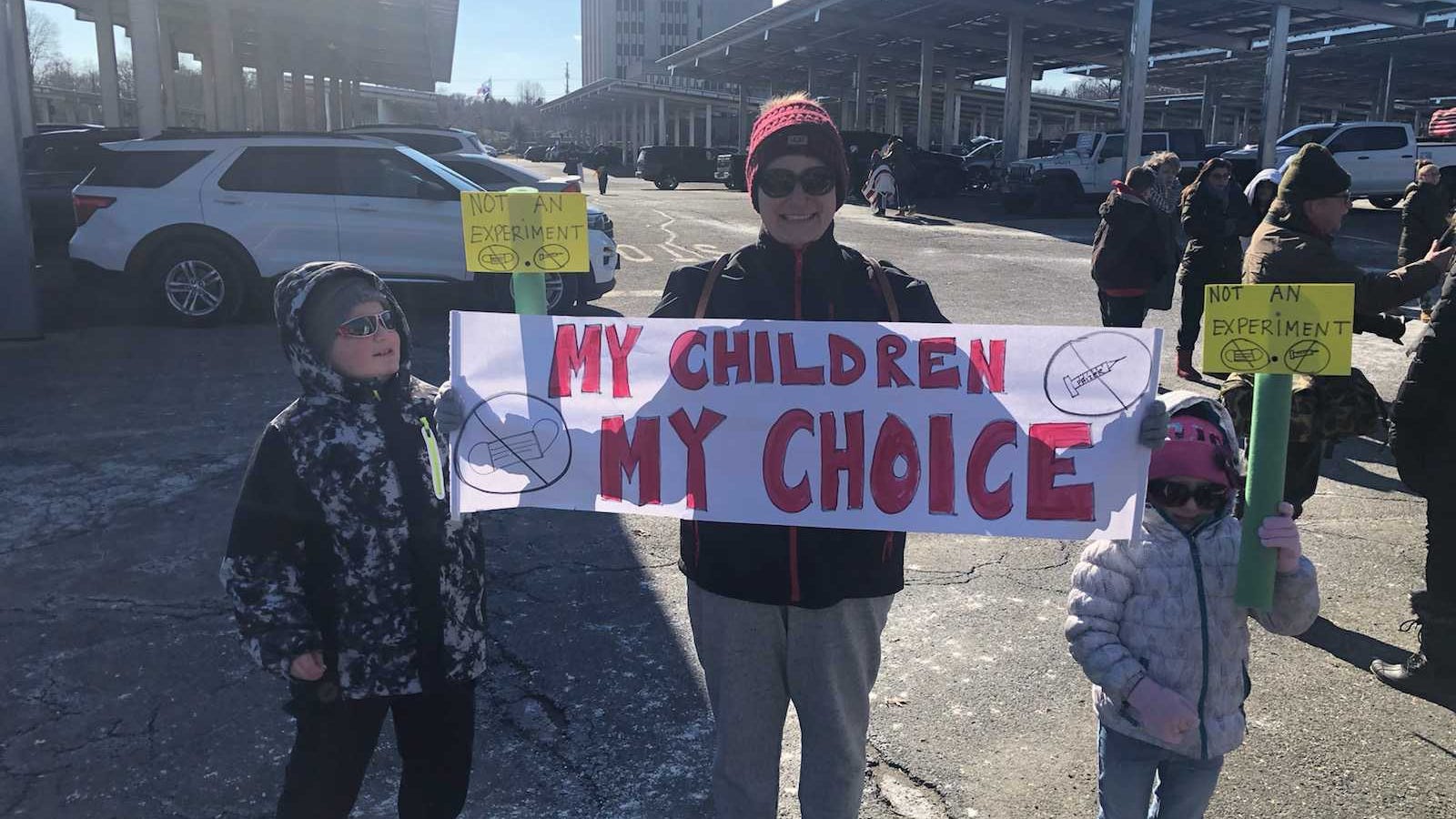 Hundreds rally on LI demanding masks be optional in schools: 'It's our choice'