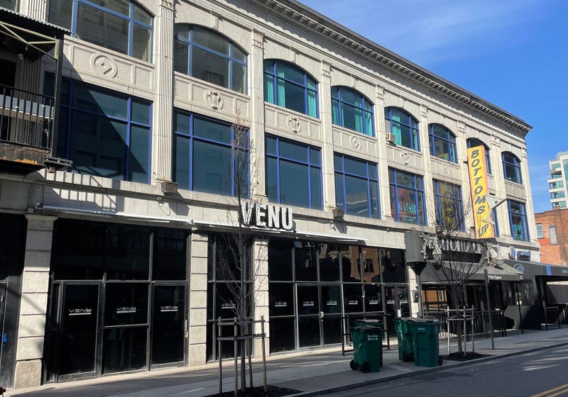 VENU and Bottoms Up on Chippewa