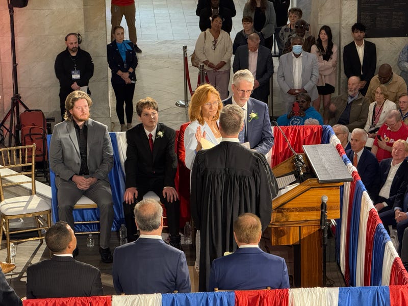 Donna Baringer swears in