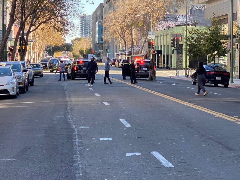 A KRON security guard who was shot in an attempted armed robbery of a news crew in Oakland Wednesday has died.