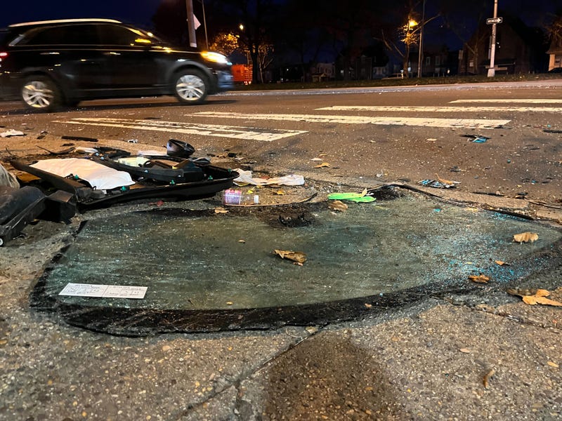 Police searching for suspect who crashed stolen car on Roosevelt Boulevard, killing passenger