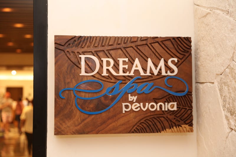 Relaxing at Dreams Spa by Pevonia