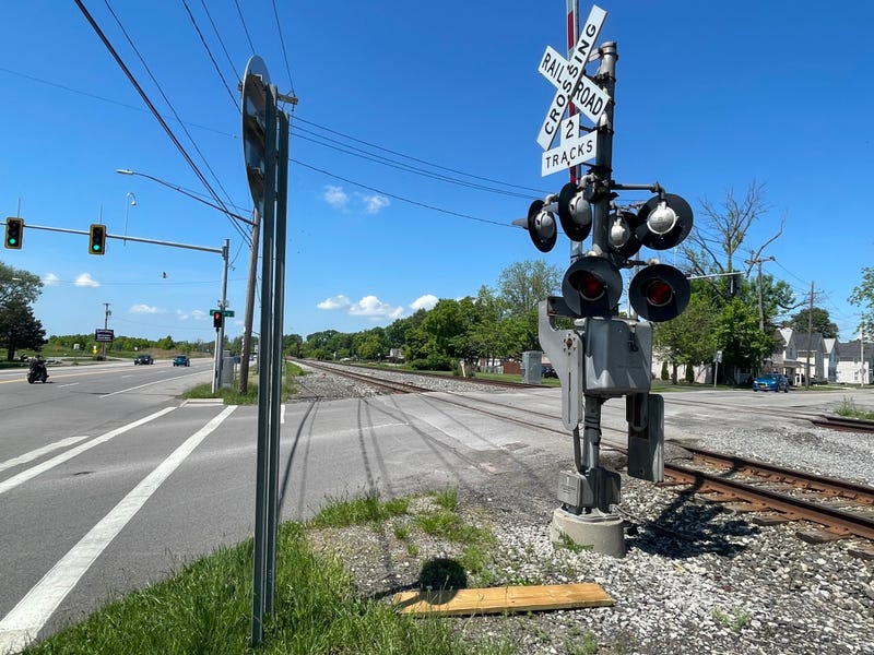Railroad crossing at River Road and Felton Street