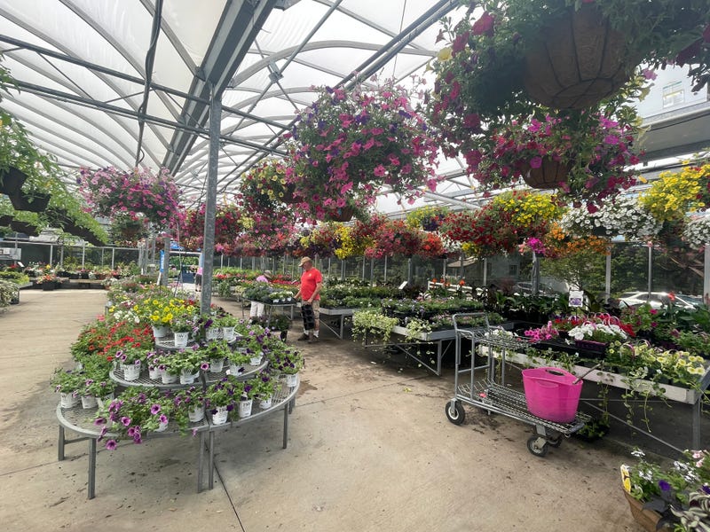 Lockwood's Greenhouses & Farm