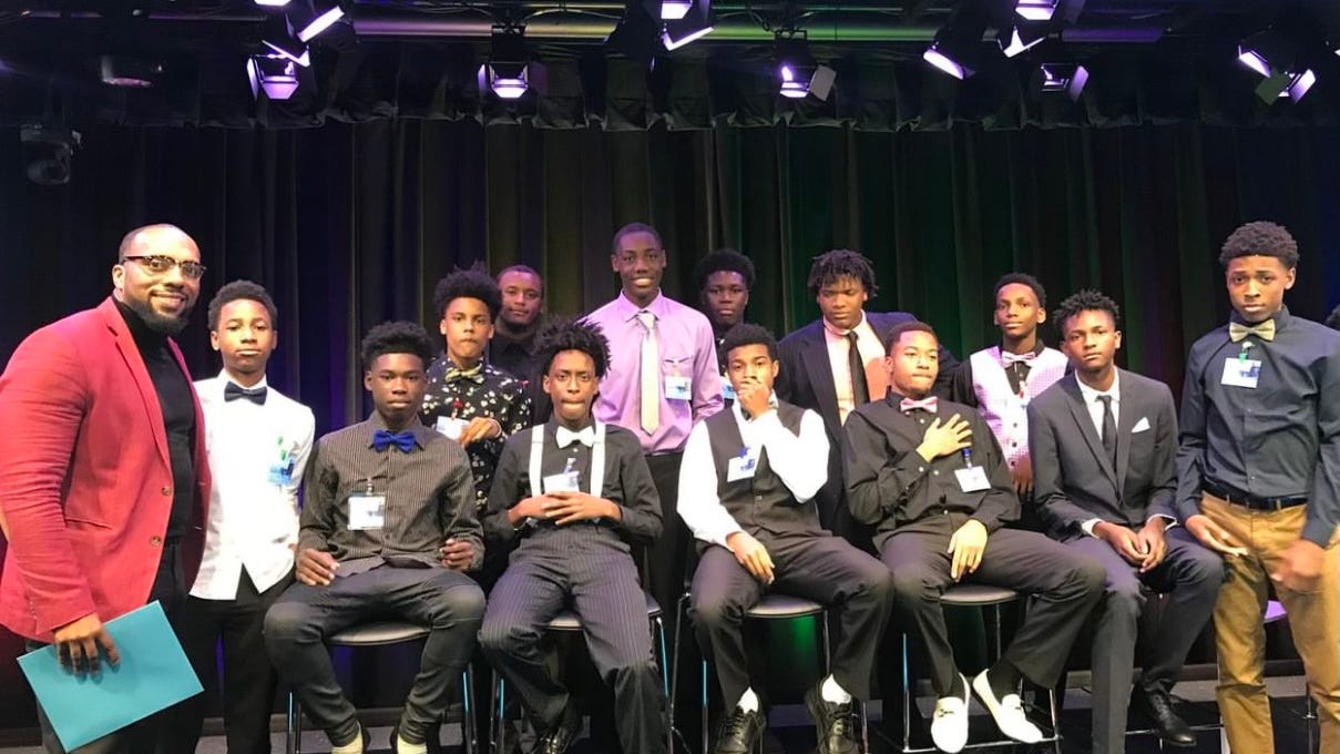Former NFL player guiding Chicago area youth with all encompassing mentorship program