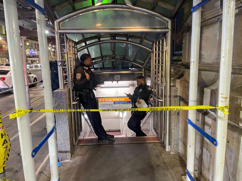 Stabbing closes Walnut-Locust station station
