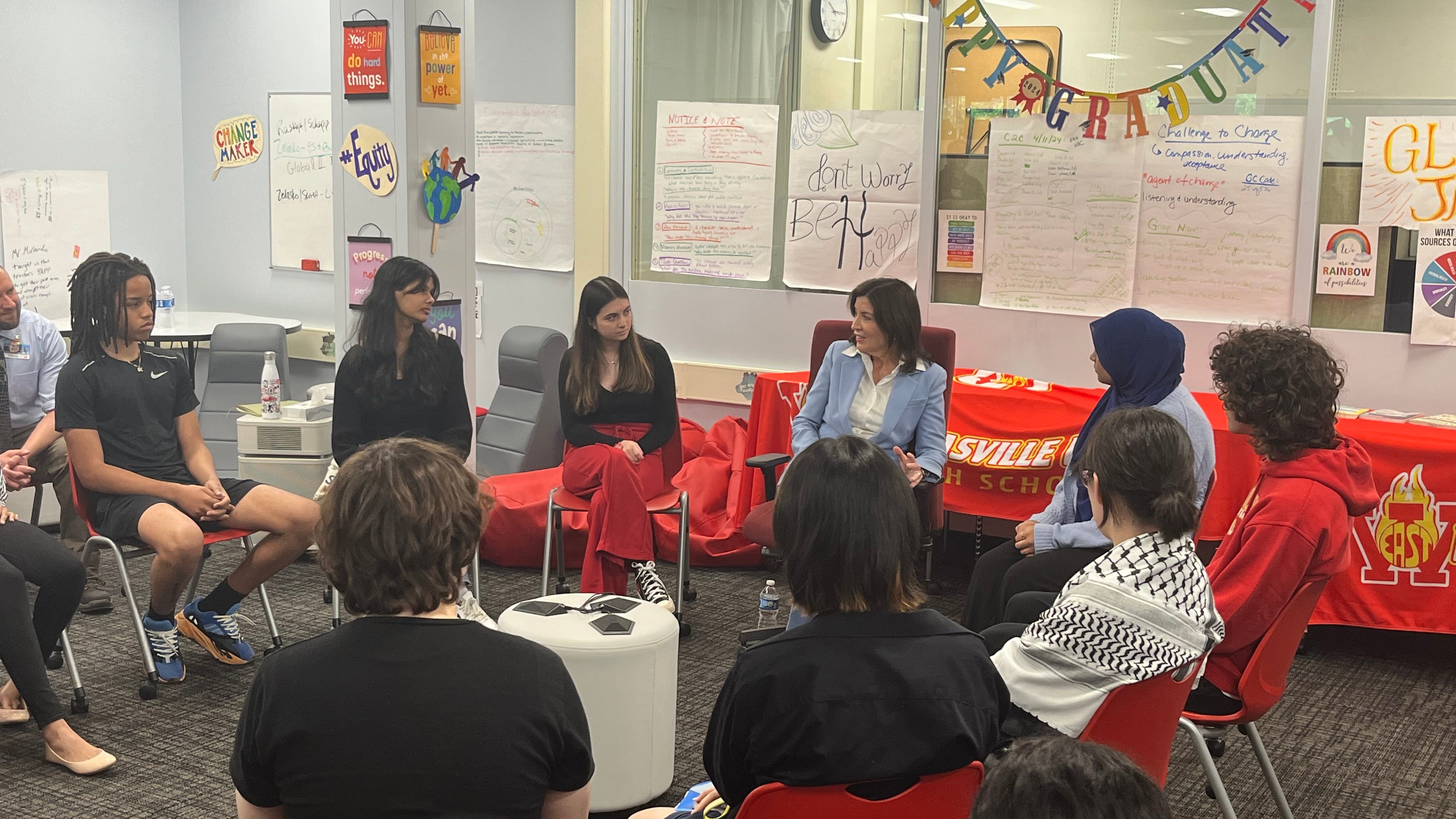 Hochul meets with students to discuss mental health