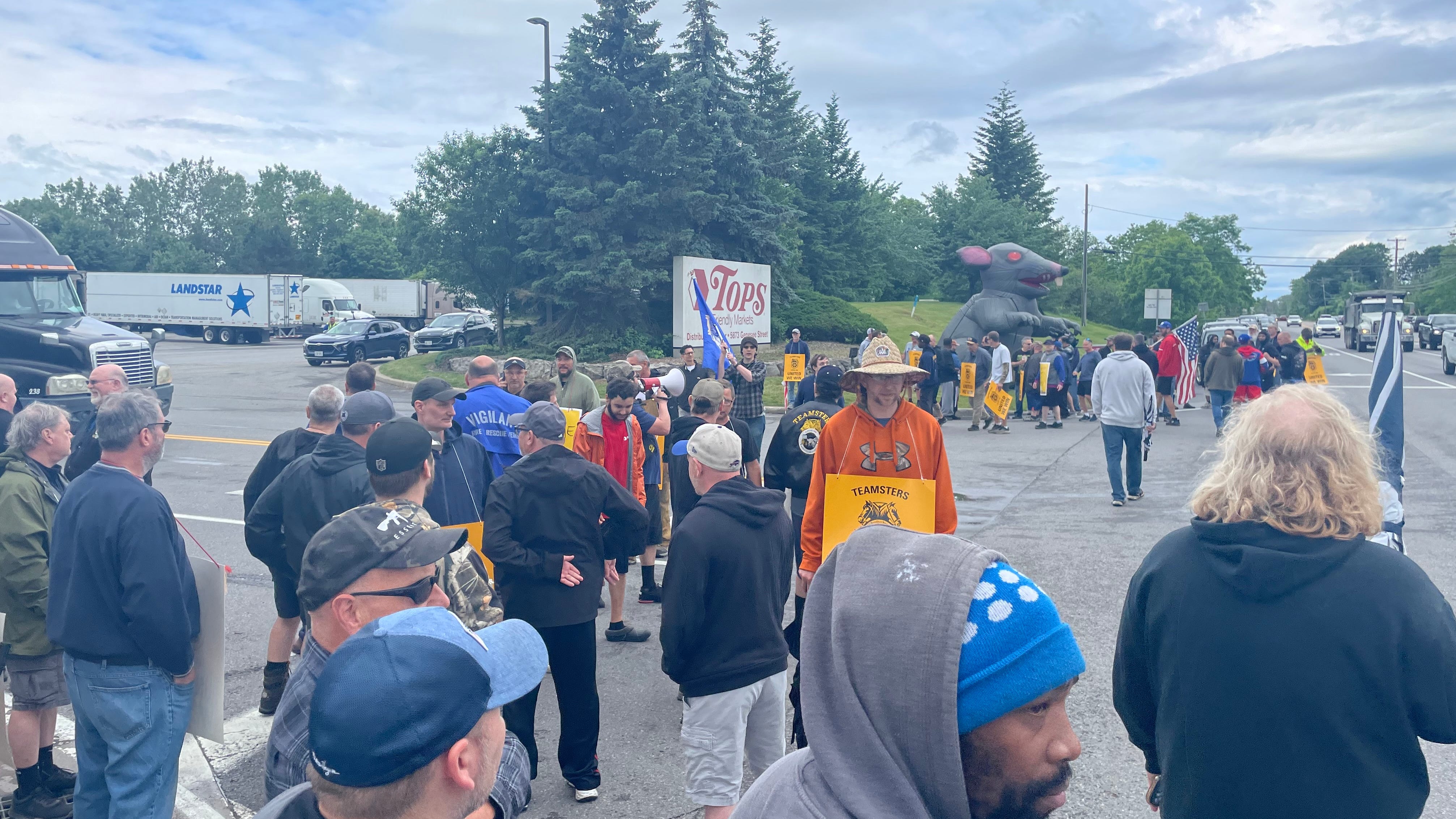 Following brief strike, Tops reaches tentative deal with unionized warehouse workers