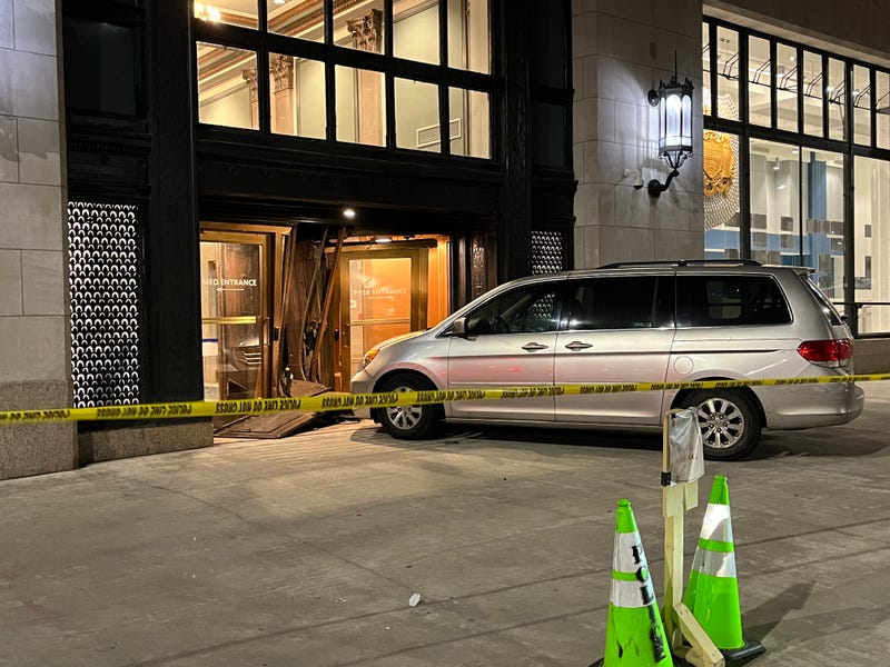 Minivan crashes into Philadelphia Police Department headquarters 