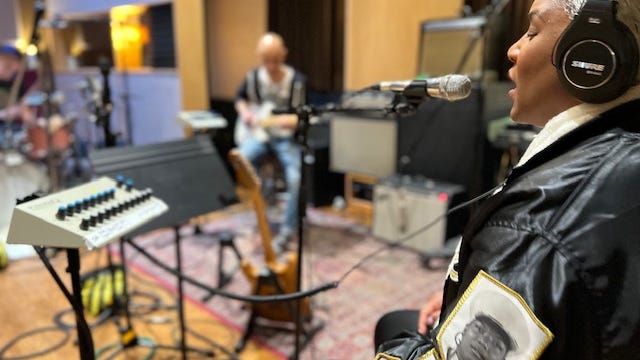 Chicago’s Liv Warfield making her mark with ‘alternative soul and rock ’n’ roll’