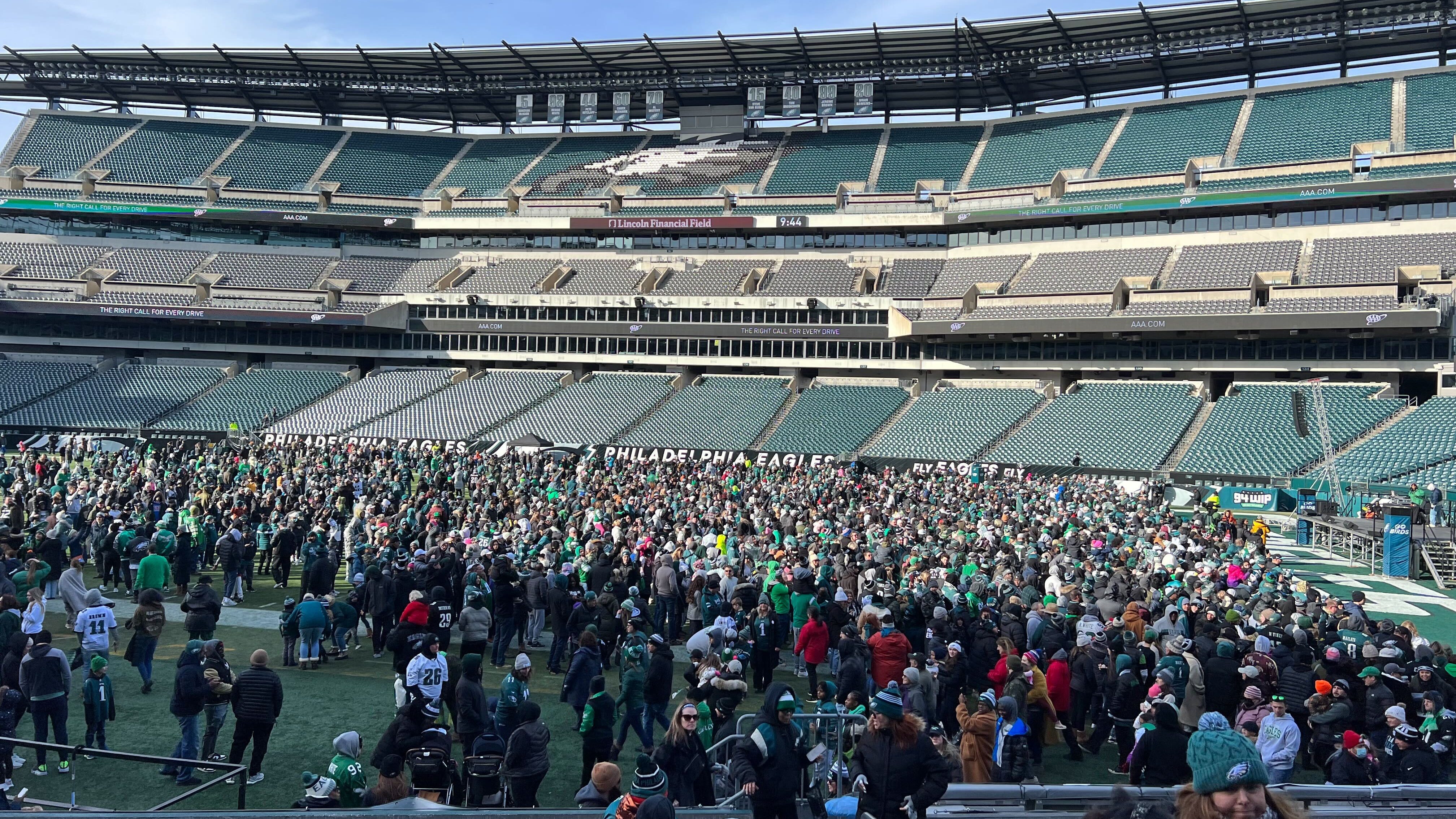 Eagles fans swarm the Linc for send-off pep rally ahead of Super Bowl LVII