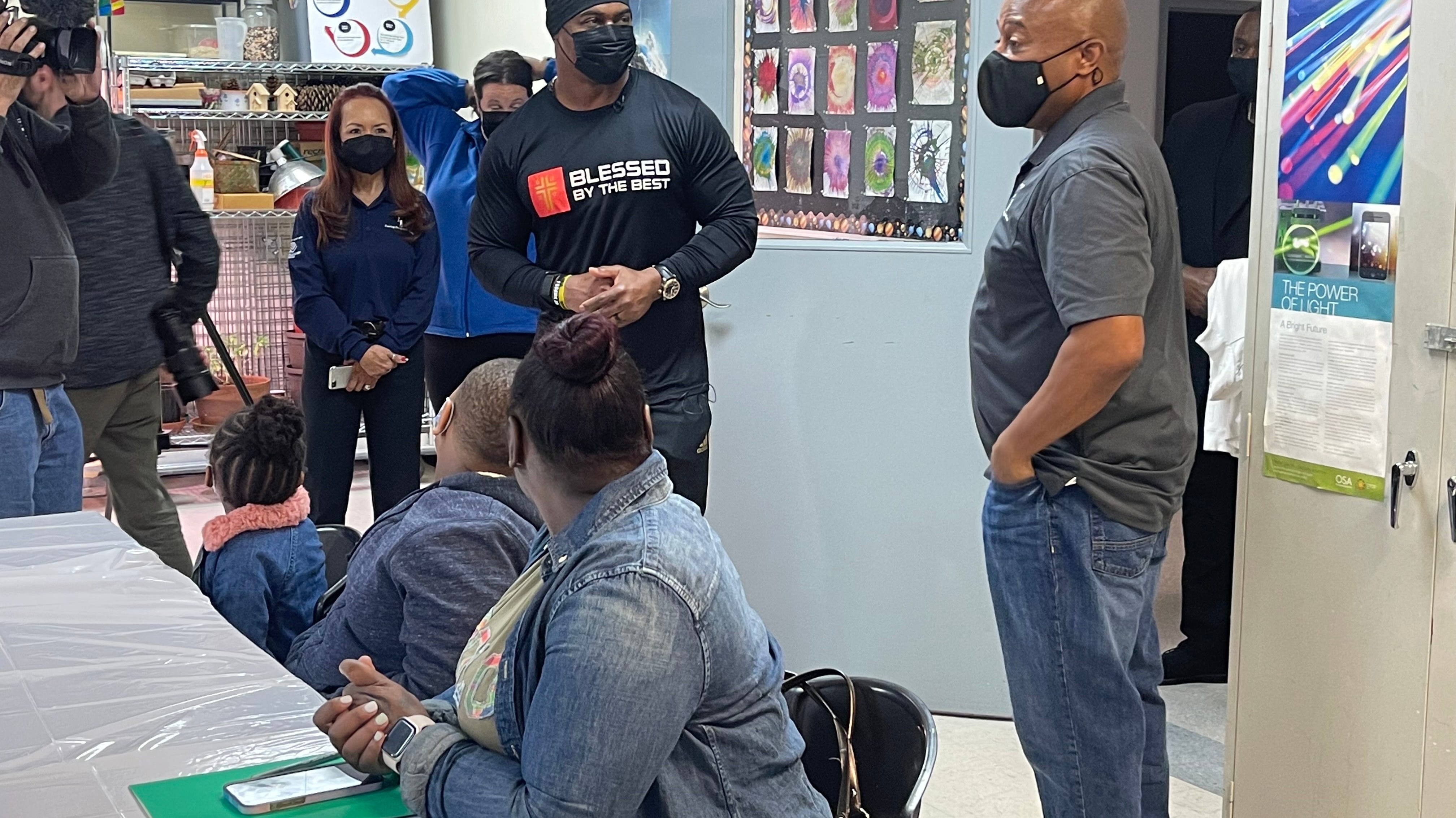 Brian Dawkins creates scholarship program for single-parent families