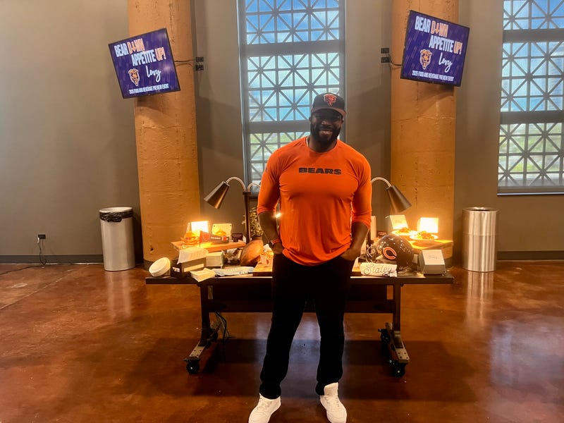Former Bear Israel Idonije
