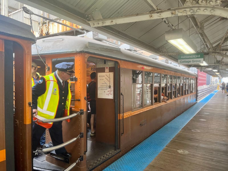 CTA's Heritage Fleet runs through the Loop