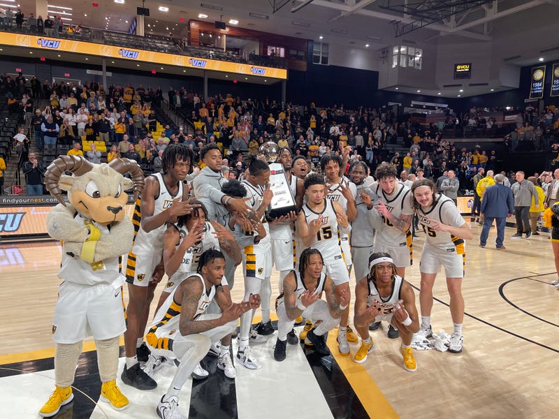 The VCU men's basketball team celebrates after clinching the A-10 regular season title with a win over St. Louis on Tuesday at the Siegel Center.