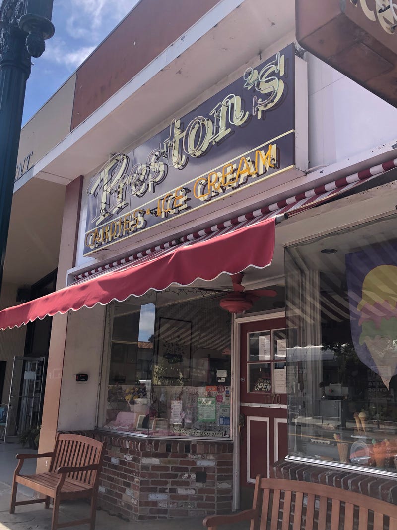 The entrance to Preston's Candies and Ice Cream
