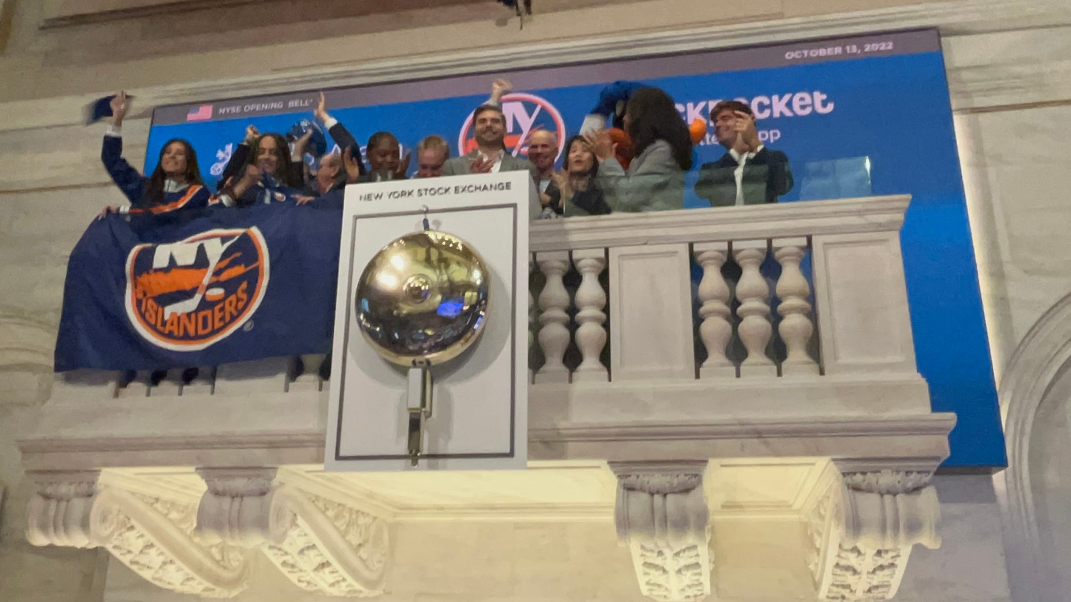 Islanders, Jackpocket team up to ring opening bell at NYSE ahead of Isles' 50th season
