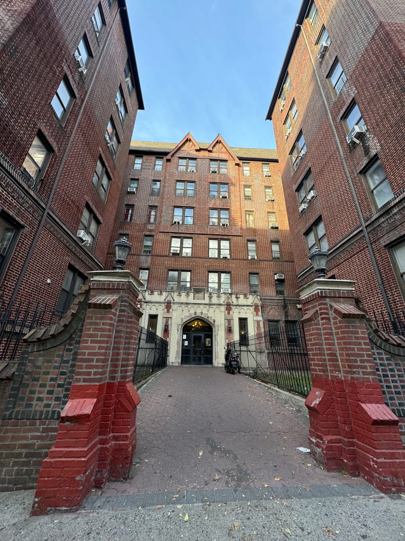 The attempted kidnapping of a young Jewish boy occurred in front of this building on Kingston Avenue in Crown Heights on Saturday afternoon.