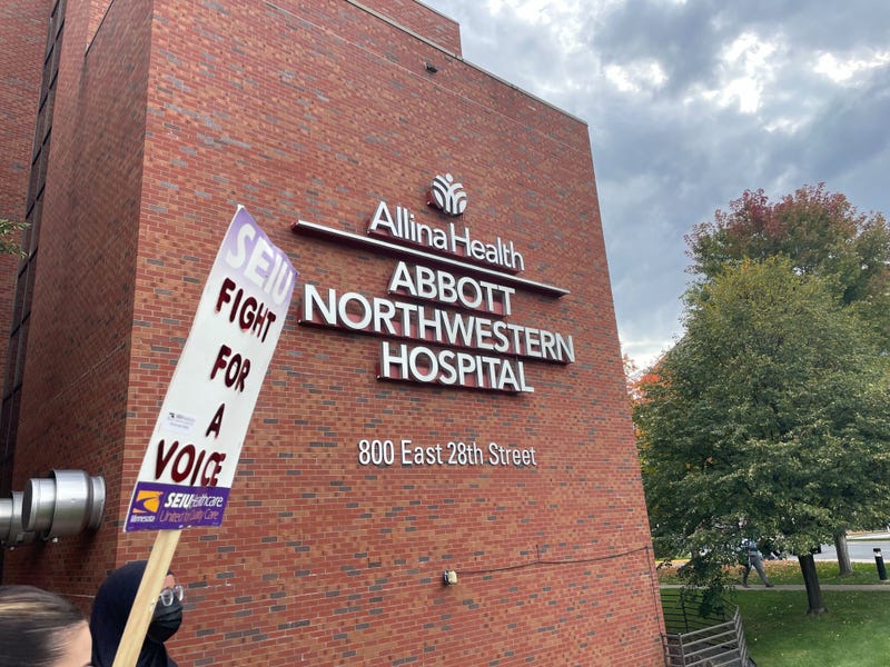 Mental health care workers on strike outside Allina Health.