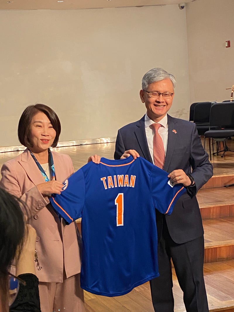 Ambassador James K.J. Lee of the Taipei Economic and Cultural Office in New York reveals the reverse side of the Mets jersey -- "Taiwan 1," of course! He presented it to the magistrate of Pingtung County, Chou Chun-mir, at the "Tunes from the Islands: An AAPI Celebration Event," on April 30, 2024.