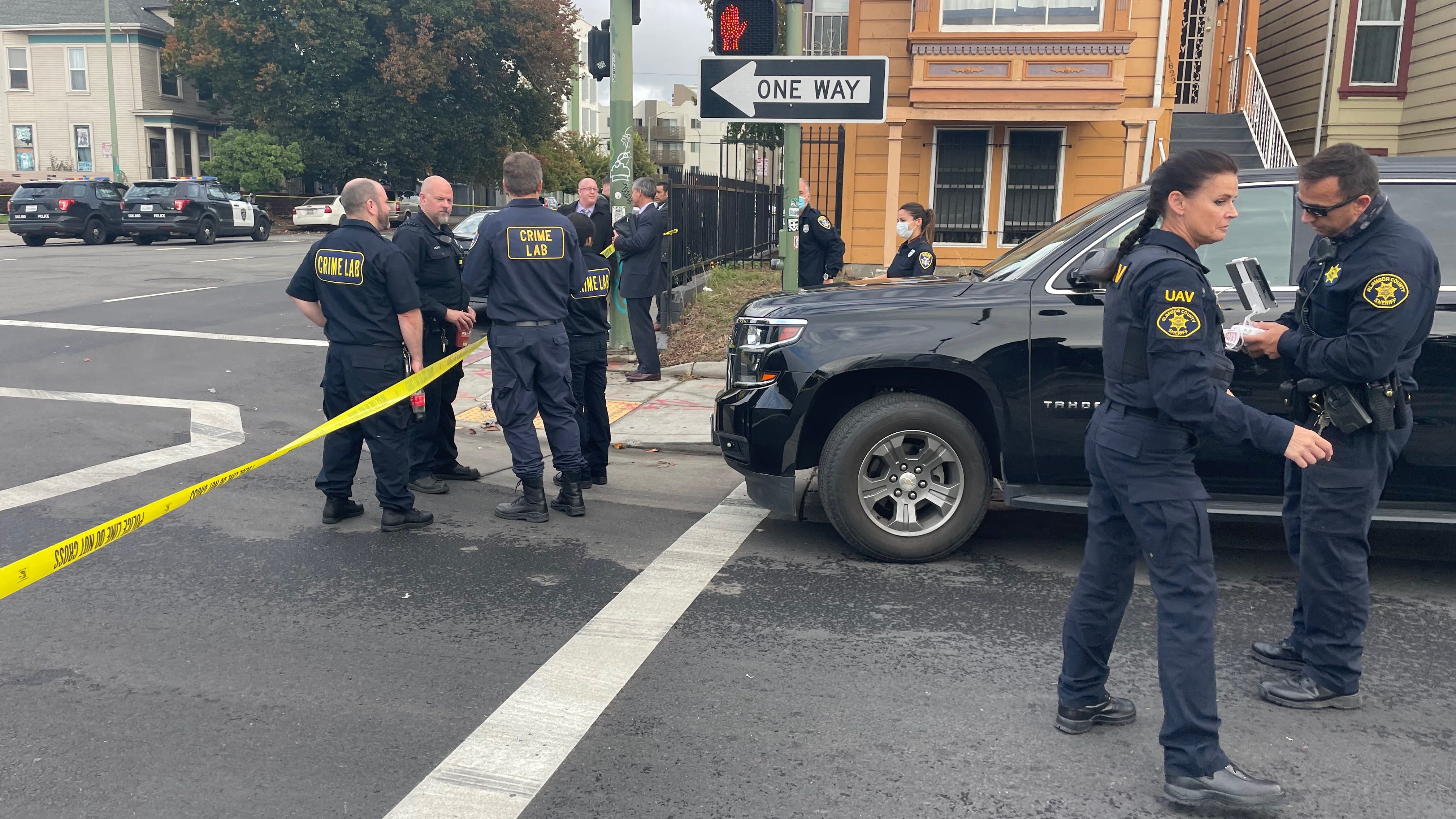 Ex-Oakland police captain reportedly shot in gas station robbery attempt