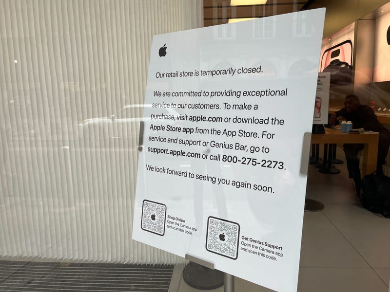 The Apple Store on Walnut Street is closed on Sept. 27, 2023.