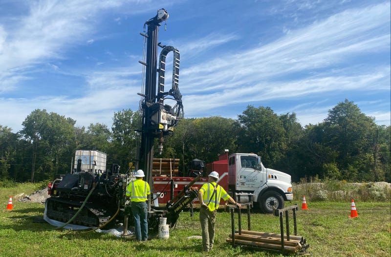 Large, hydraulic drill