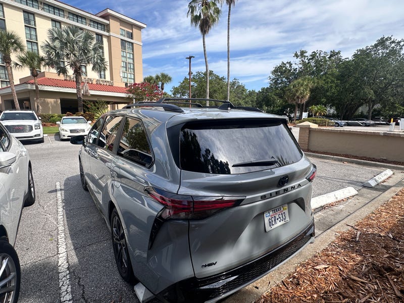 2025 Toyota Sienna 