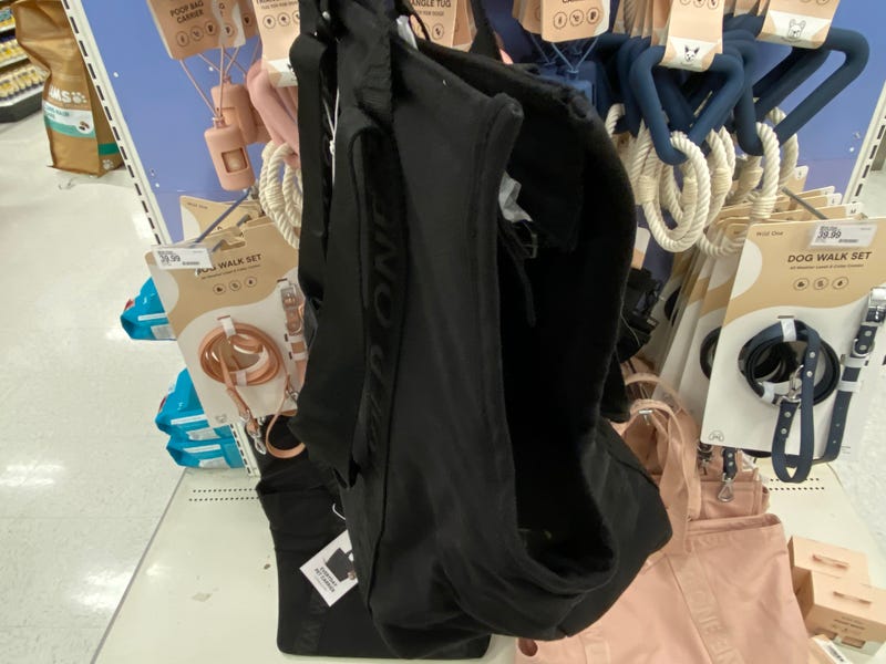 opening in travel carrier for dog's head