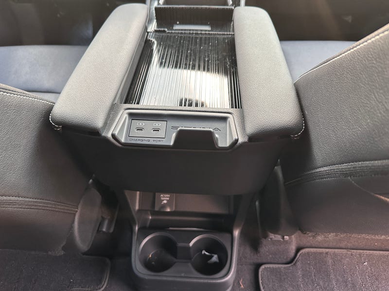 2025 Toyota Sienna 