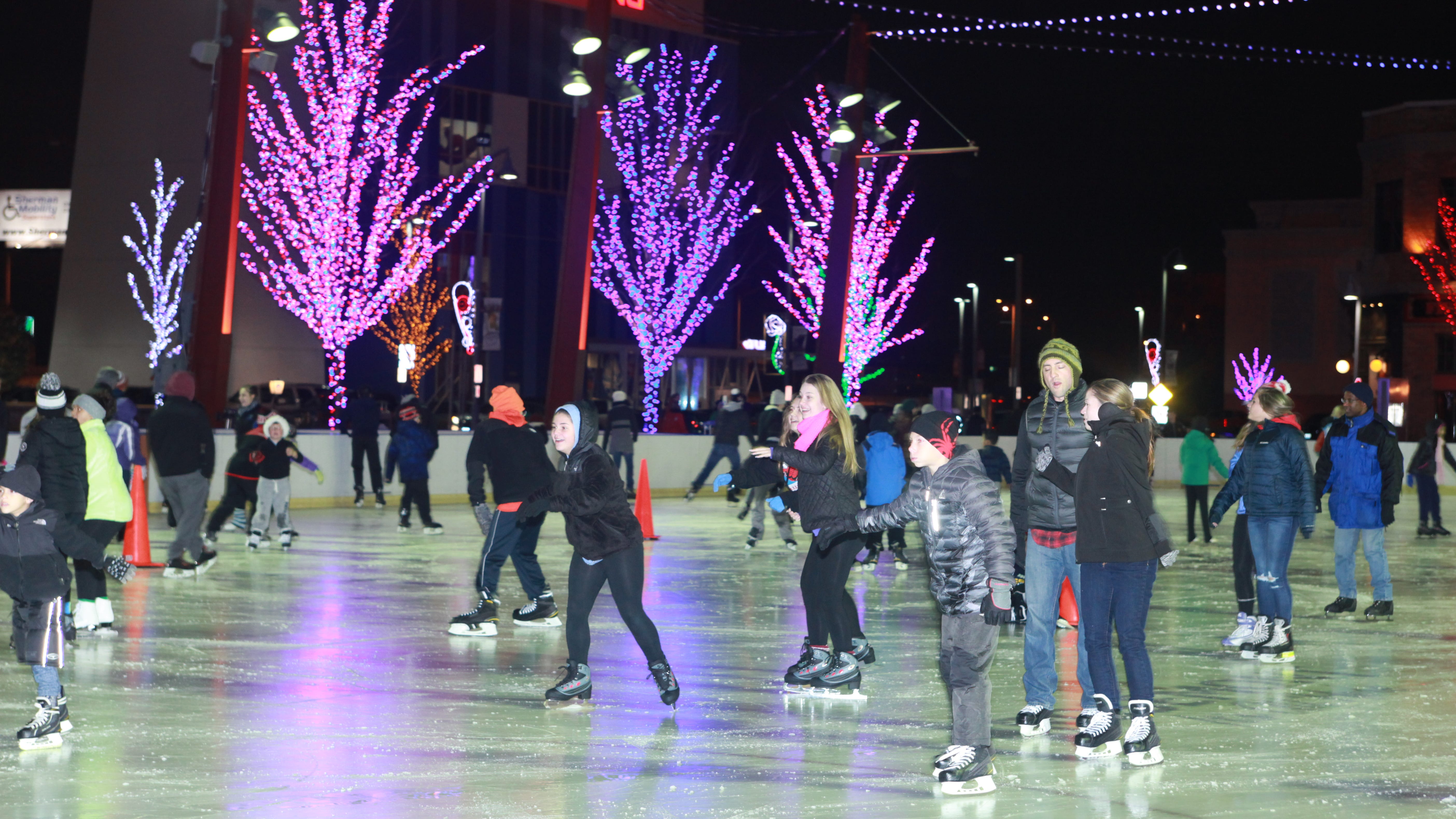 Ice skating returns to Rosemont's entertainment district Nov. 26