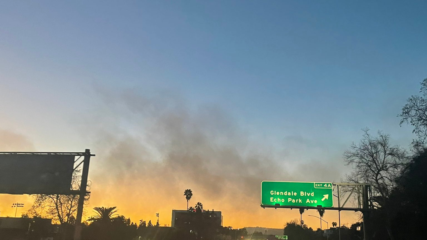 Massive fire erupts at Westlake apartment building