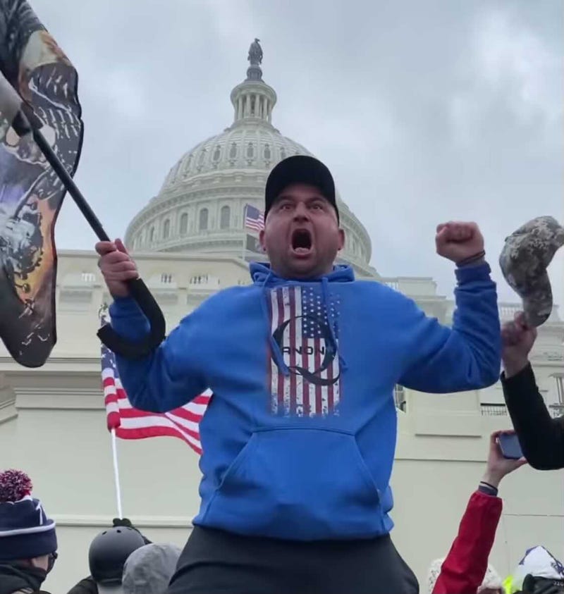 VIDEO: FBI probes NYC sanitation worker captured on video during riots at US Capitol
