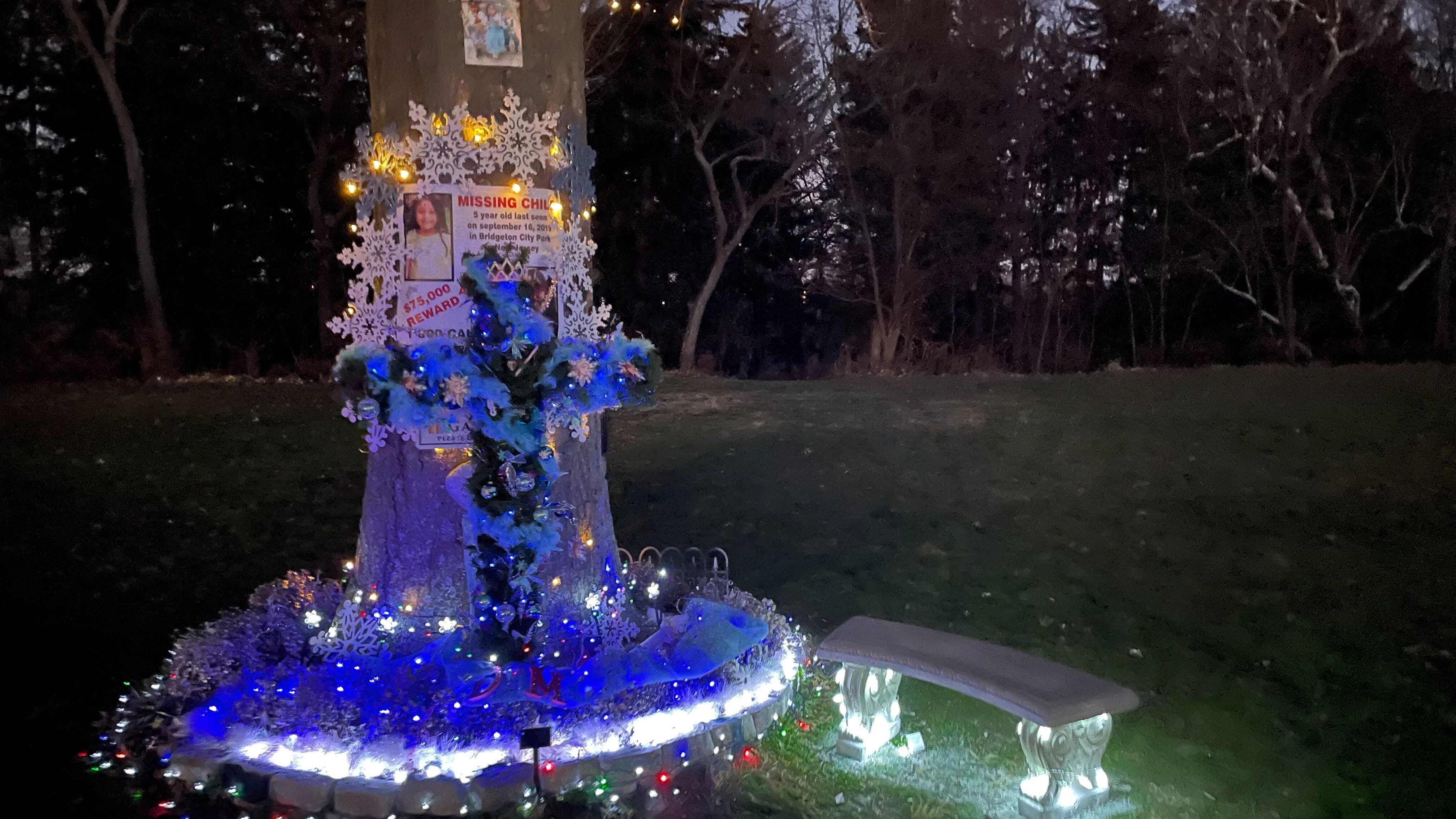 Christmas tree adorns Bridgeton park where Dulce Maria Alavez was abducted more than 2 years ago