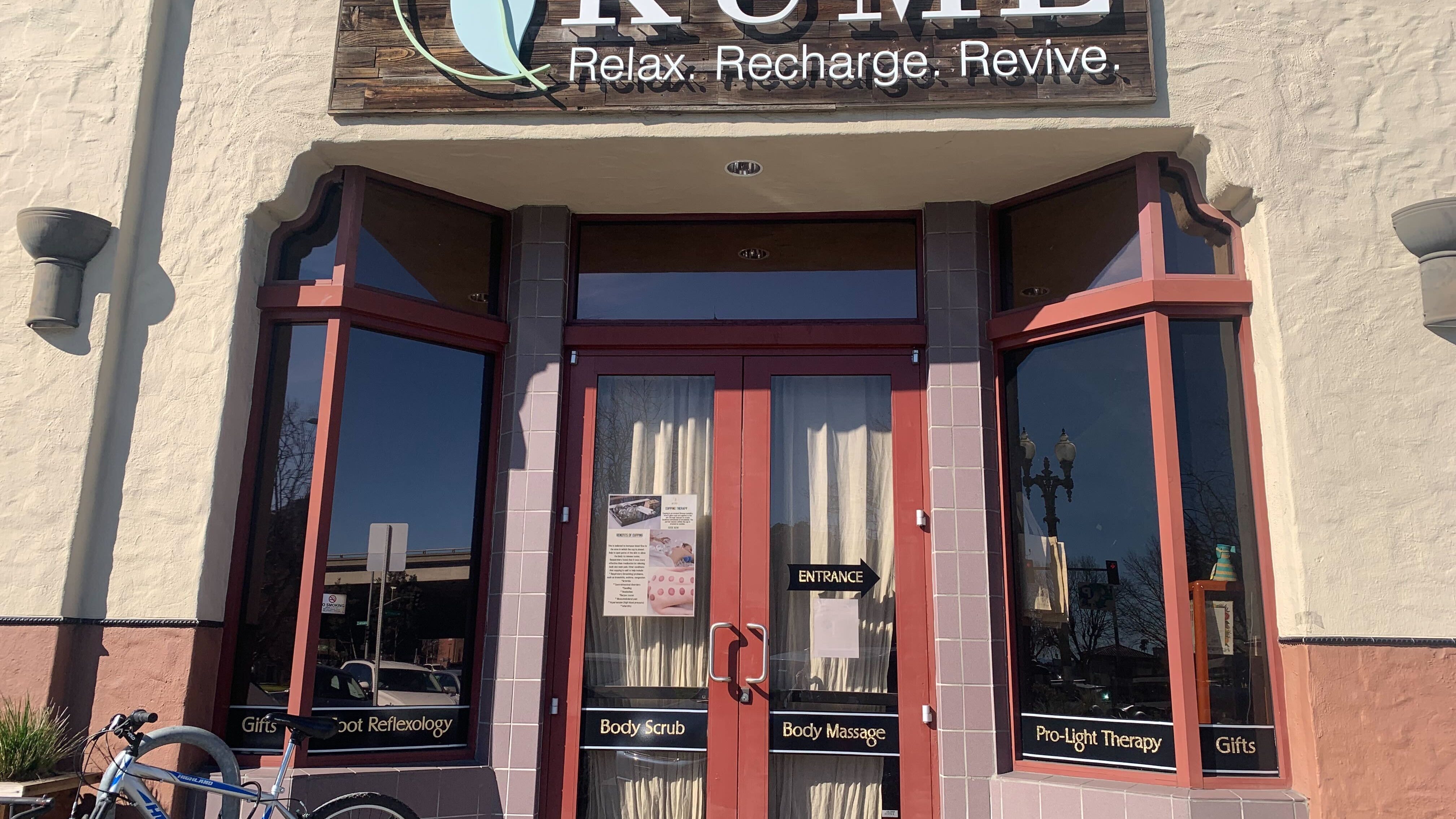 'Hero' employee injured while aiding co-workers, customers in Oakland spa shooting