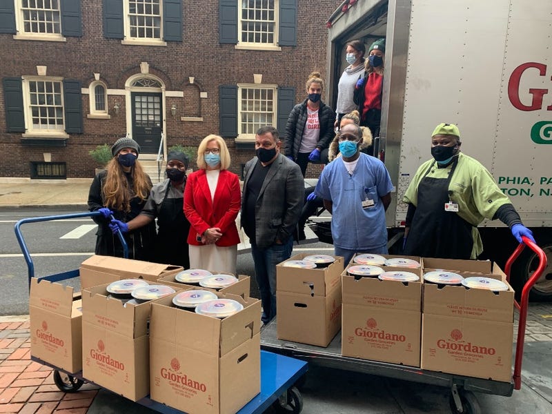 Penn Medicine hospital workers received a holiday meal this Christmas Day from restaurateur Stephen Starr.