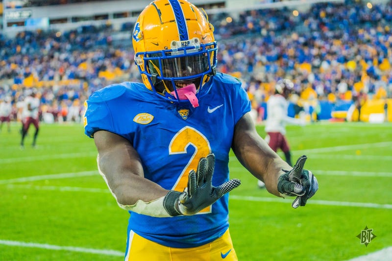 Israel Abanikanda showing 6 fingers after 6th touchdown