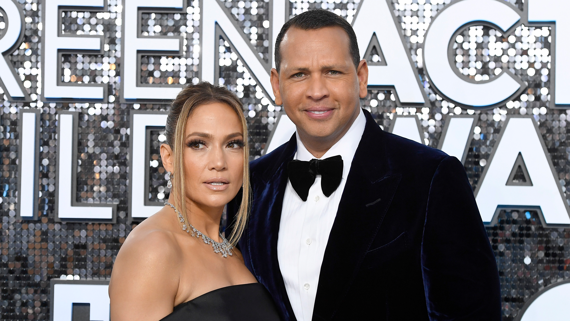 Jennifer Lopez and Alex Rodriguez seen kissing as breakup rumors swirl