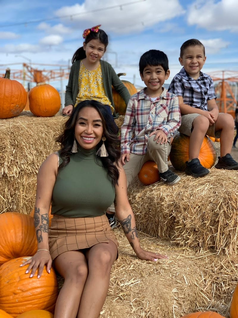 Jeri Melo and students