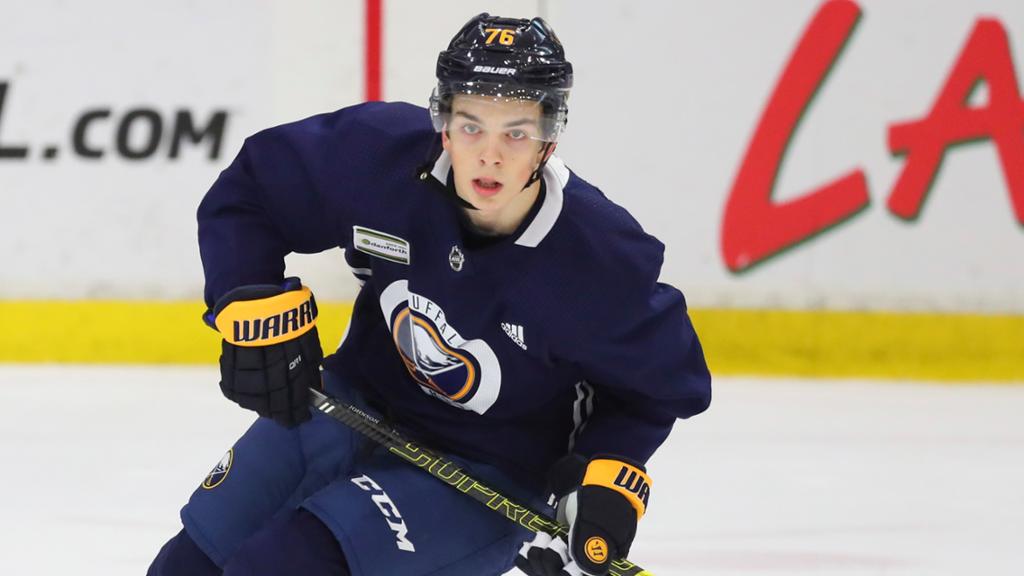 Ryan Johnson forgoes free agency to sign with Sabres
