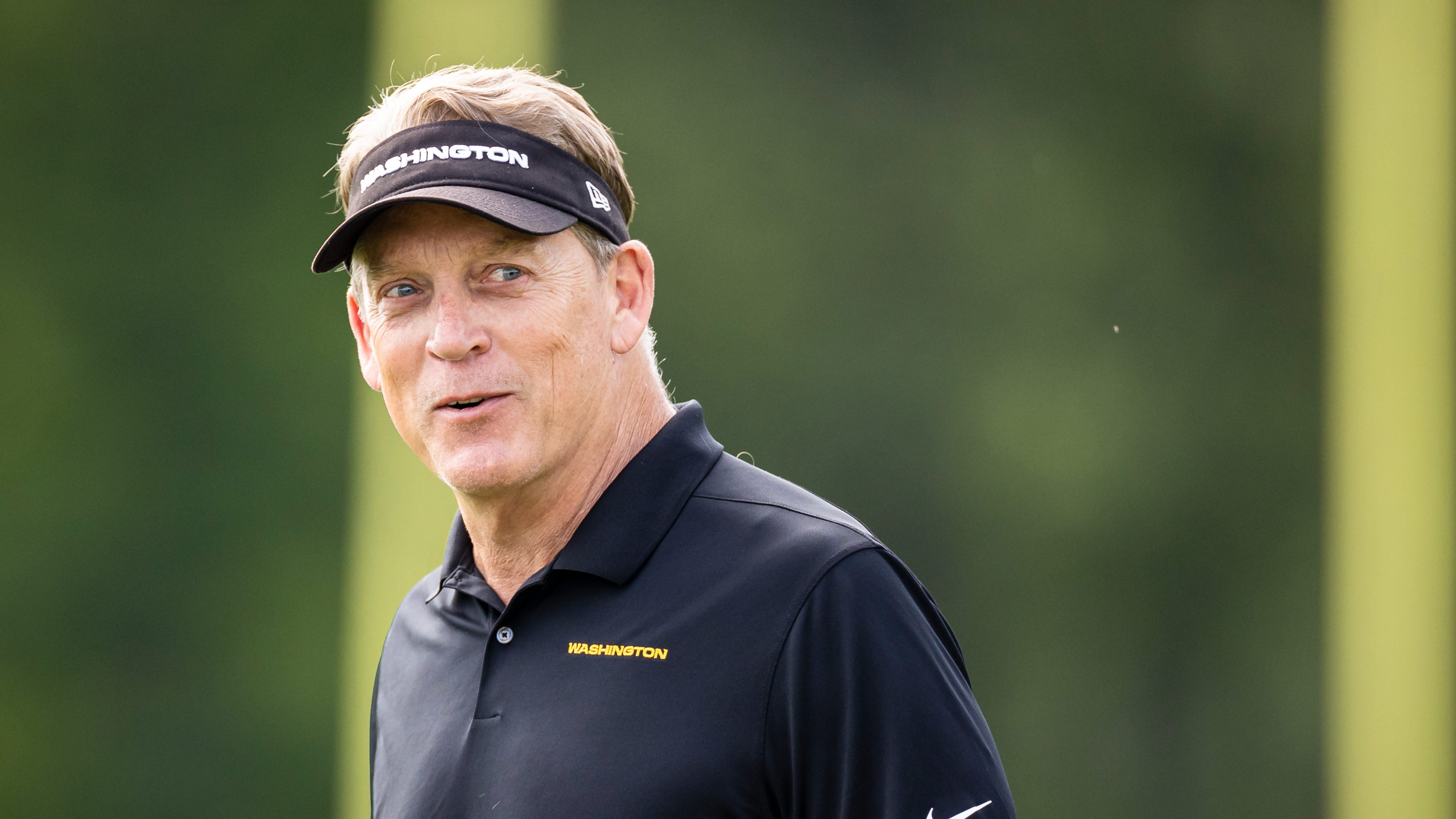 Commanders' Jack Del Rio instructs a Twitter hater to 'bite deez'