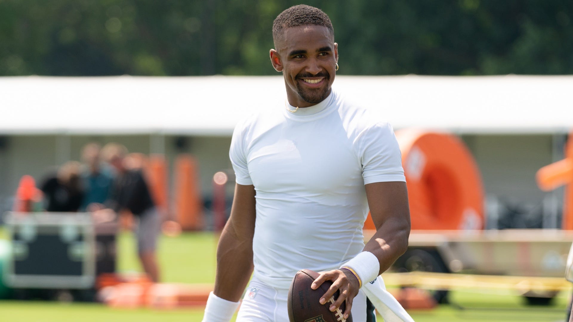 Jalen Hurts, Jalen Reagor shine as Eagles once again beat Patriots at joint practices