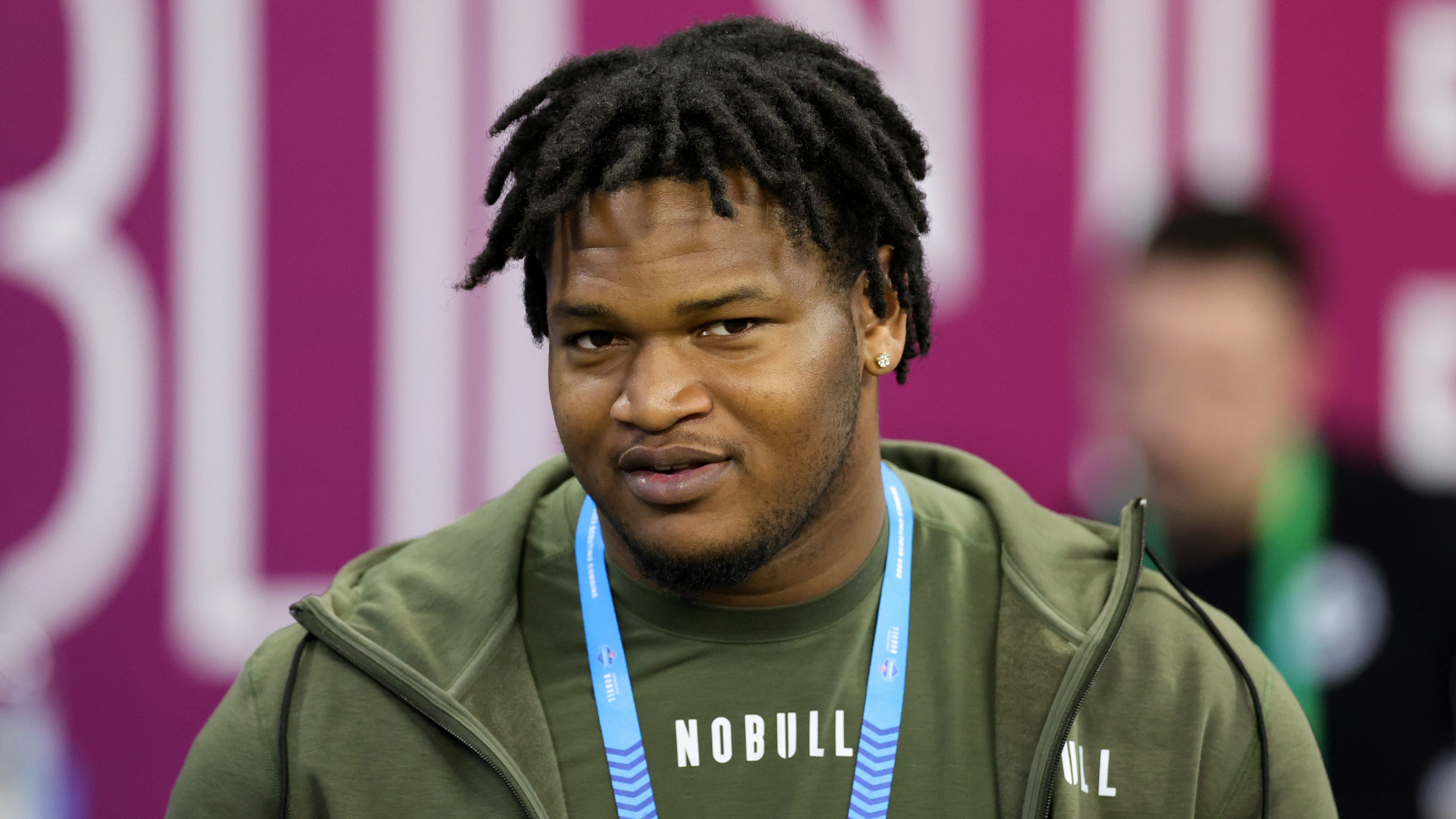 Eagles trade up to select DT Jalen Carter with 9th overall pick