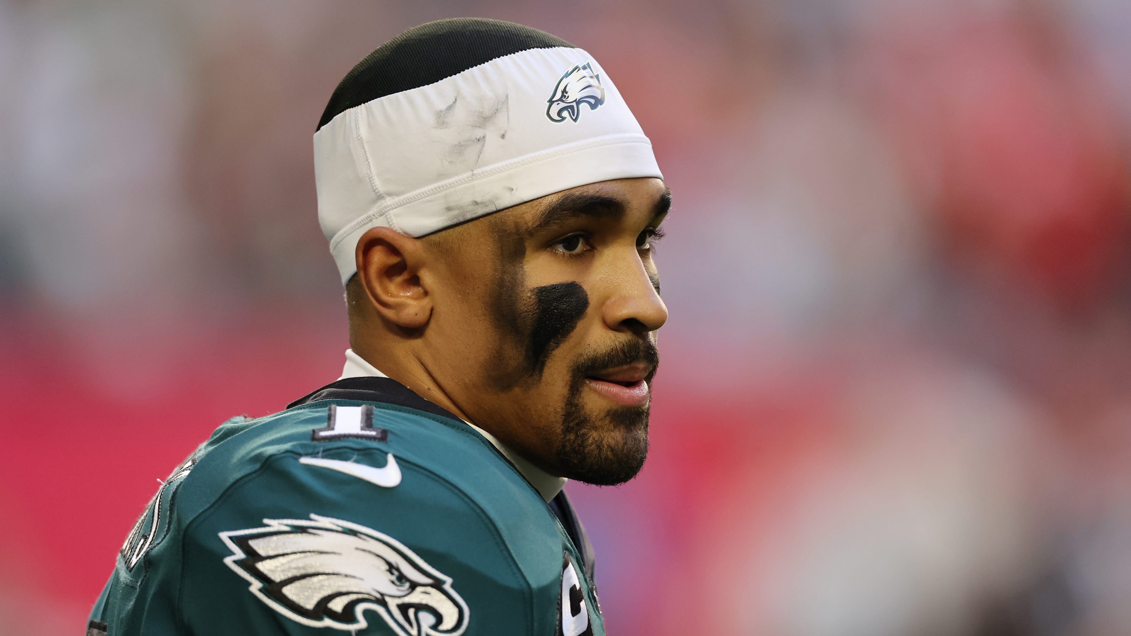 Jalen Hurts should take less to help Eagles