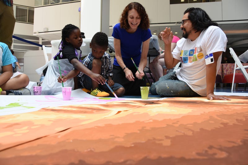 Jane Golden and Cesar Viveros painting a Pope Francis mural in 2015.