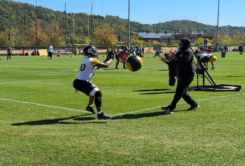 Jaylen Warren drill in practice